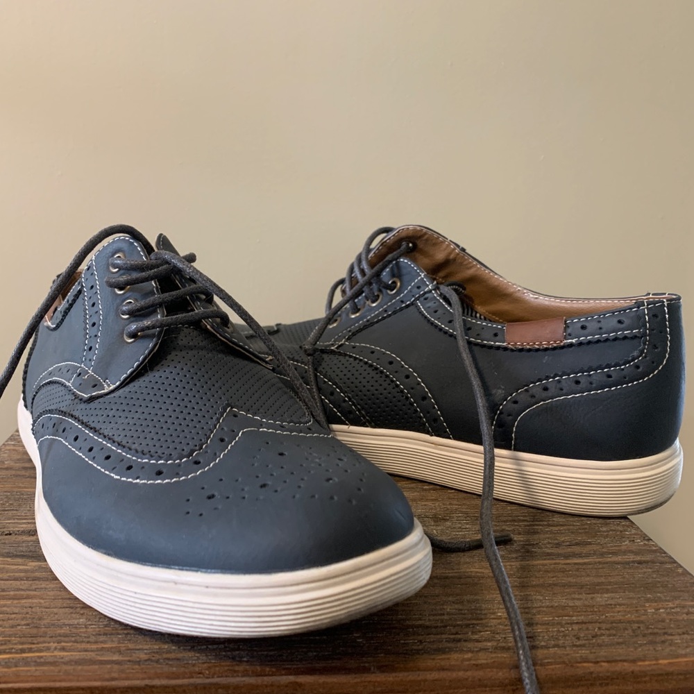 Mens 10.5 Madden loafer / sneakers  blue with white sole